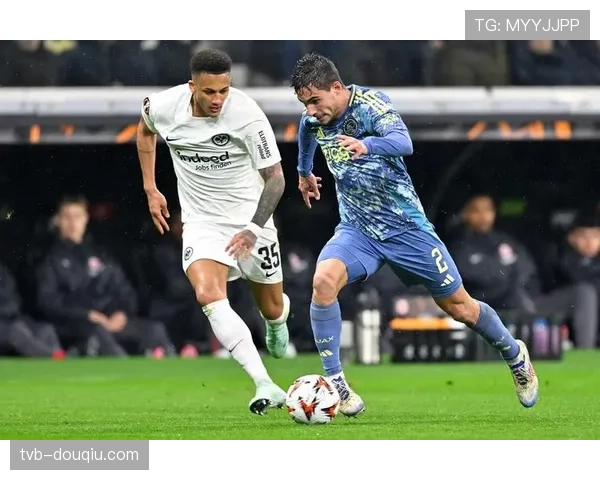 法兰克福中卫科林斯因伤缺席 后防线调整面临挑战